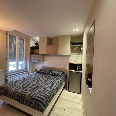 Rdc 1 - Chambre Meublee Au Coeur Du Centre Ville De Монлюсон Екстер'єр фото