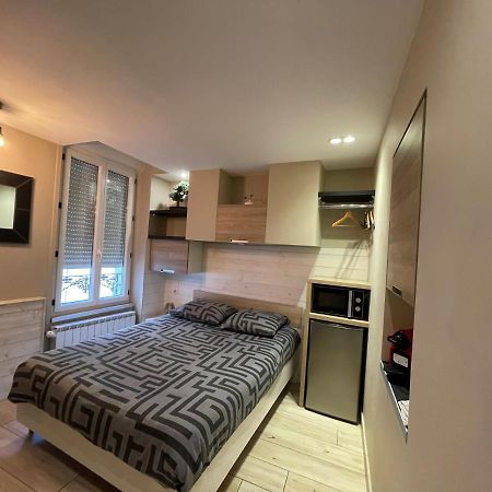 Rdc 1 - Chambre Meublee Au Coeur Du Centre Ville De Монлюсон Екстер'єр фото