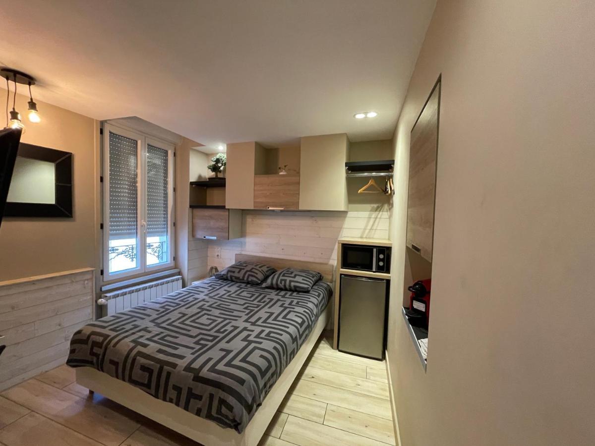 Rdc 1 - Chambre Meublee Au Coeur Du Centre Ville De Монлюсон Екстер'єр фото